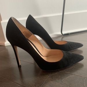 Gianvito Rossi Camoscio Pump in Black